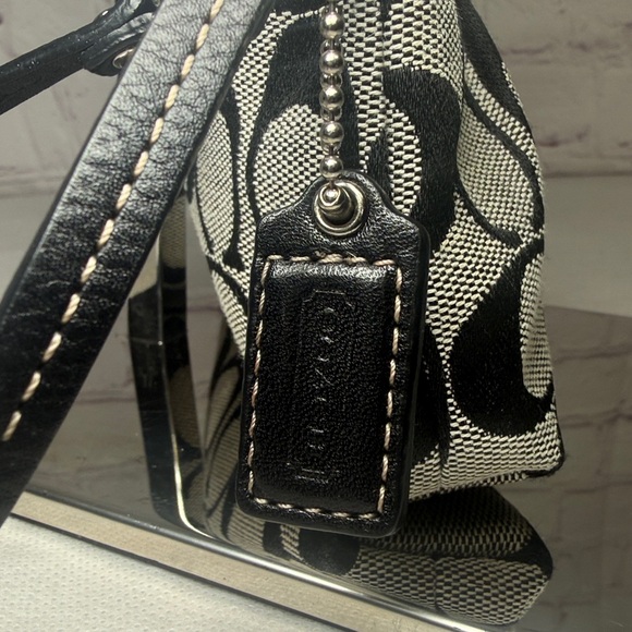 Coach Signature C’s Monochrome Pleated Wristlet Silver HDWRE w/Leather Hangtag - Picture 2 of 13